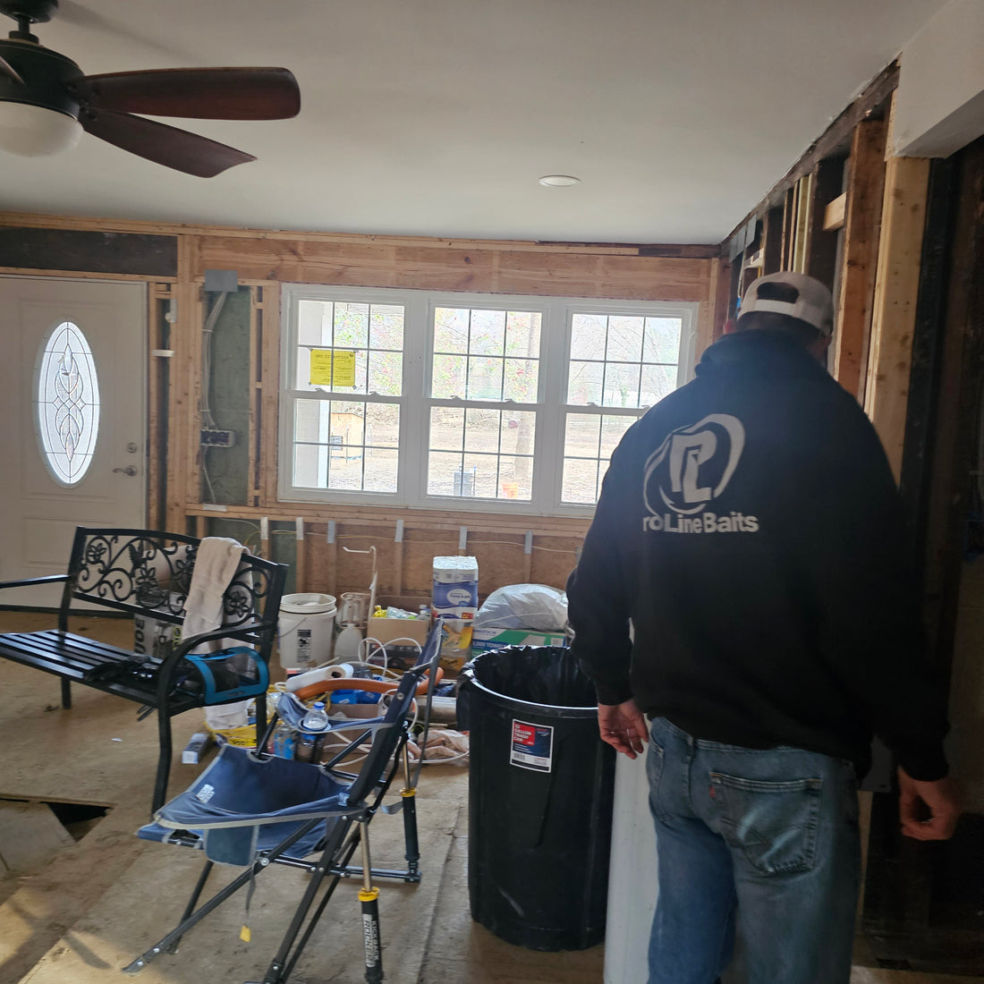 Neighbor helping Neighbor